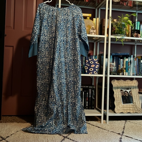 Pomegranate Blue Bird Caftan - Picture 5 of 6